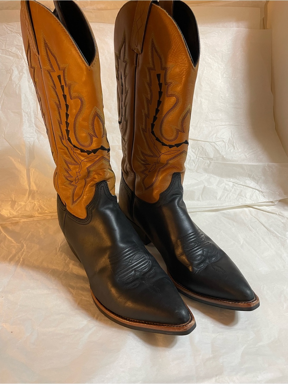 Justin Boots Two-Tone Western Cowboy Boots - Black & Tan